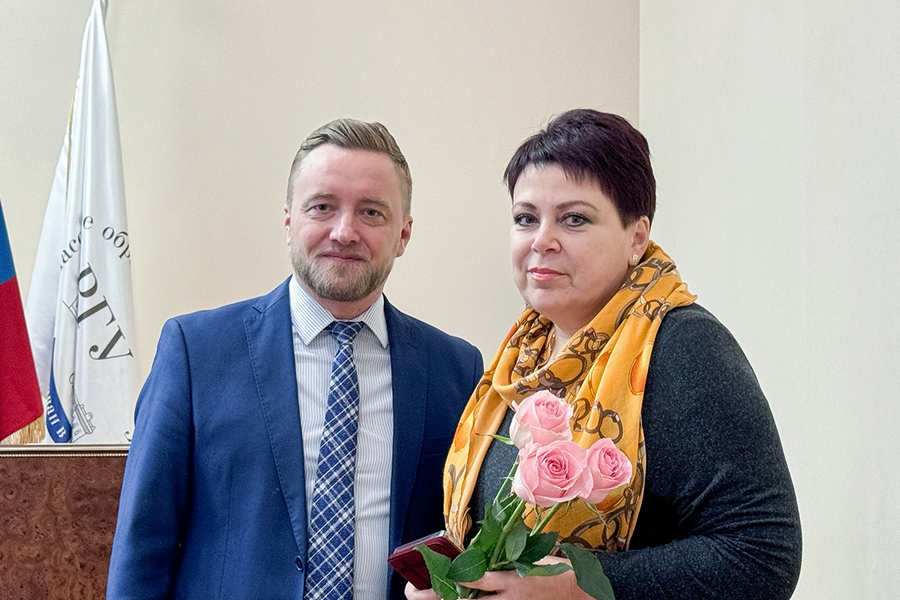 Преподаватель РГУ имени С.А. Есенина отмечена знаком Губернатора За усердие Преподаватель РГУ имени С.А. Есенина отмечена знаком Губернатора За усердие